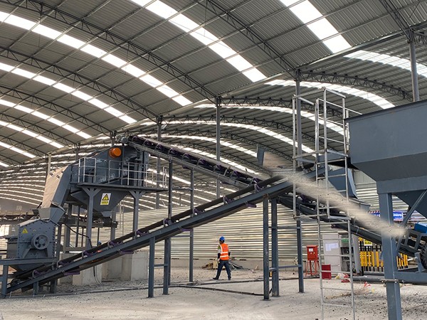 再生料破碎篩分設(shè)備是否適用于廢棄建筑材料的處理？